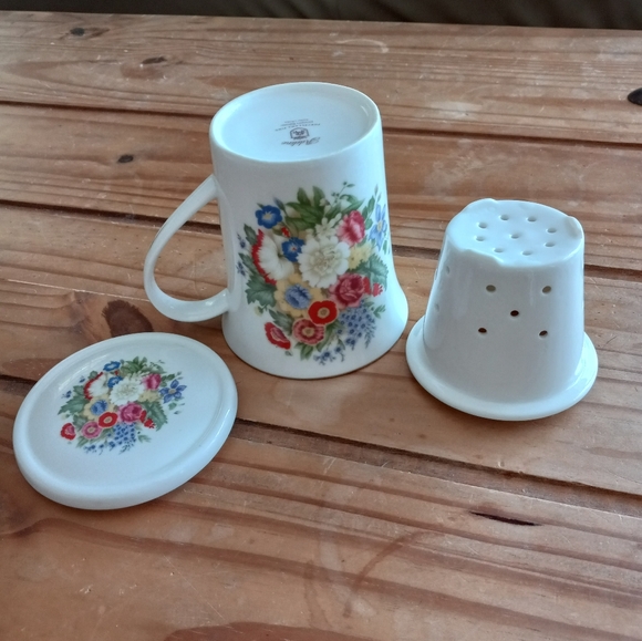 Adeline Porcellana Fine Disegno Italian Tea Mug/Cup Infuser Lid- Rare Find - Picture 3 of 9